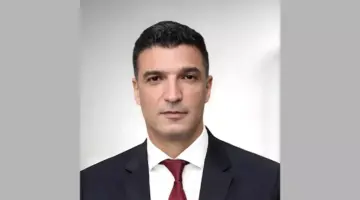 وزير الصناعة يُصدر قراراً بإعادة تنظيم تراخيص المصانع خارج المناطق الصناعية